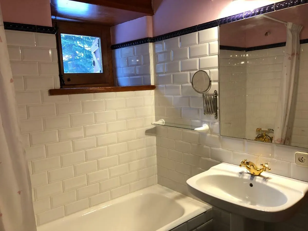 Casa De Piedra Con Encanto En El Bonito Pueblo De Bagergue Spanien