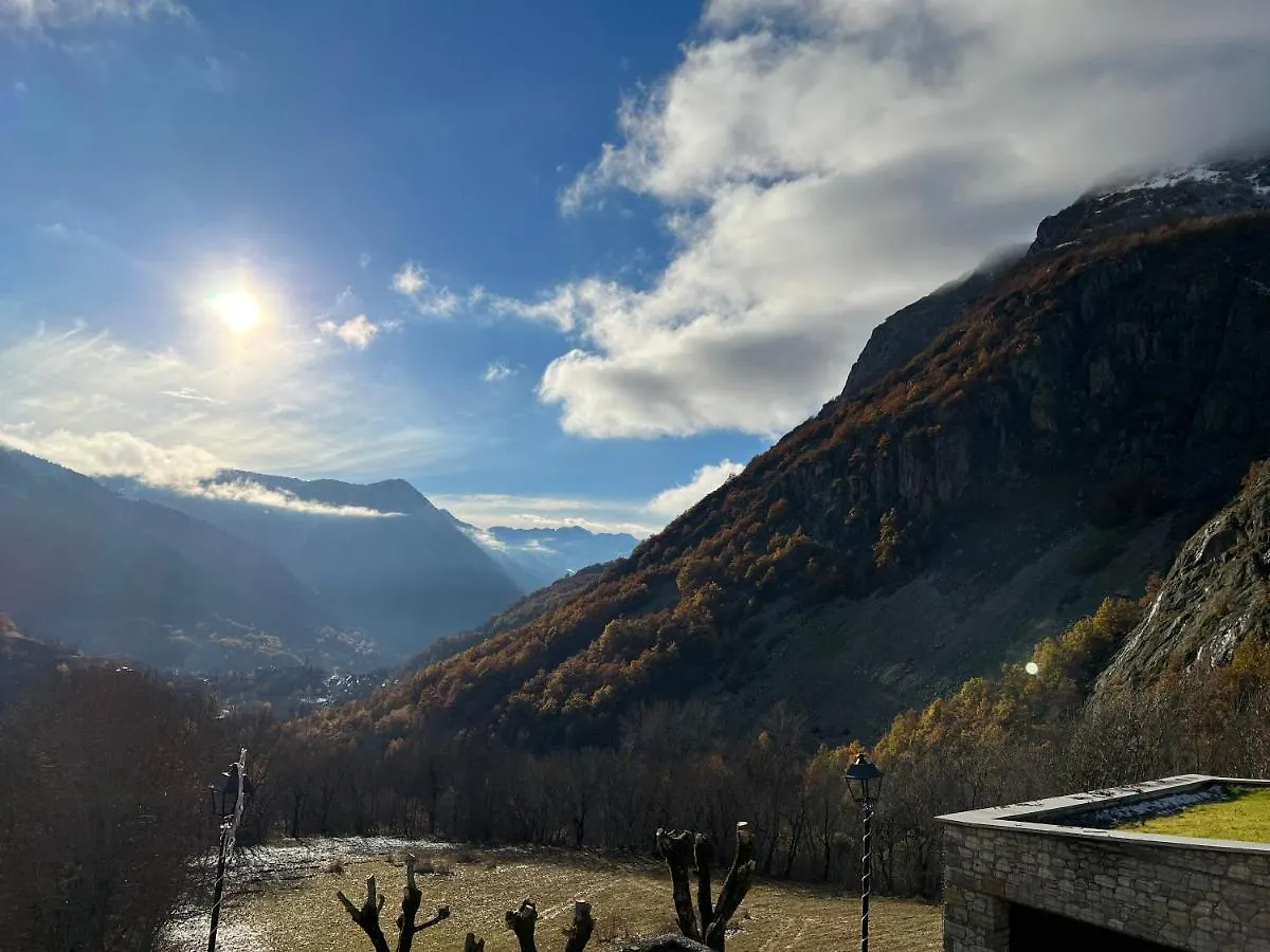 Casa De Piedra Con Encanto En El Bonito Pueblo De Bagergue Hébergement de vacances