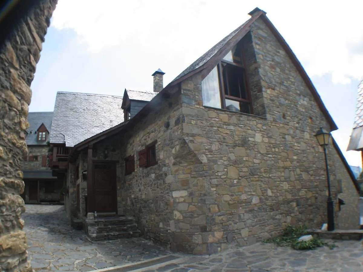 Casa De Piedra Con Encanto En El Bonito Pueblo De Bagergue Hébergement de vacances