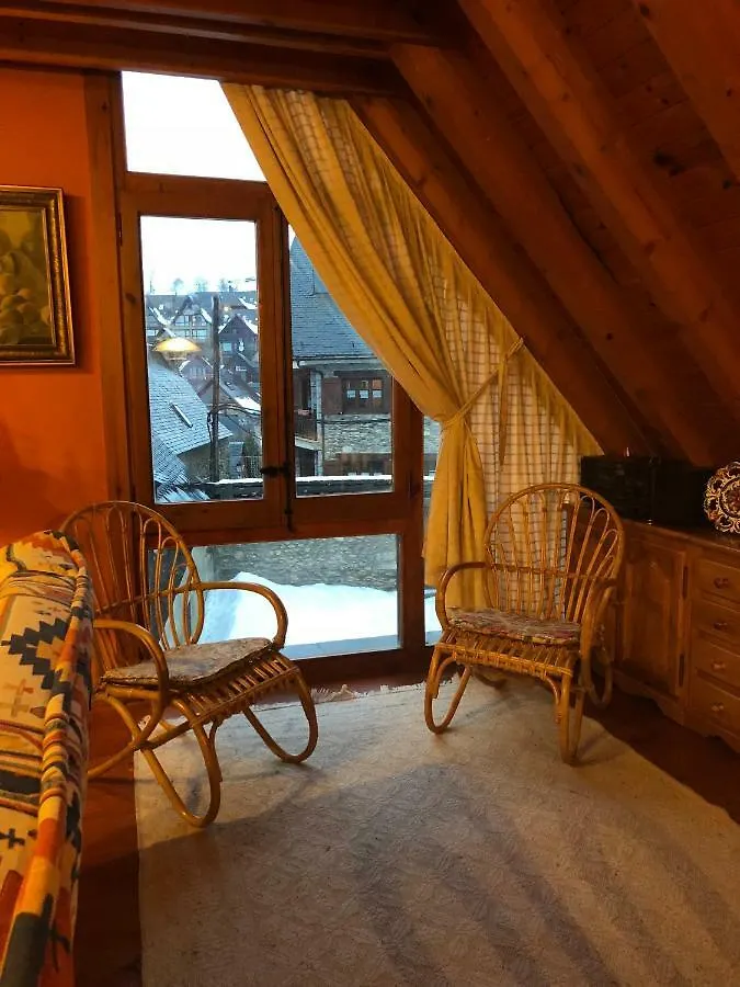 Casa De Piedra Con Encanto En El Bonito Pueblo De Bagergue Hébergement de vacances