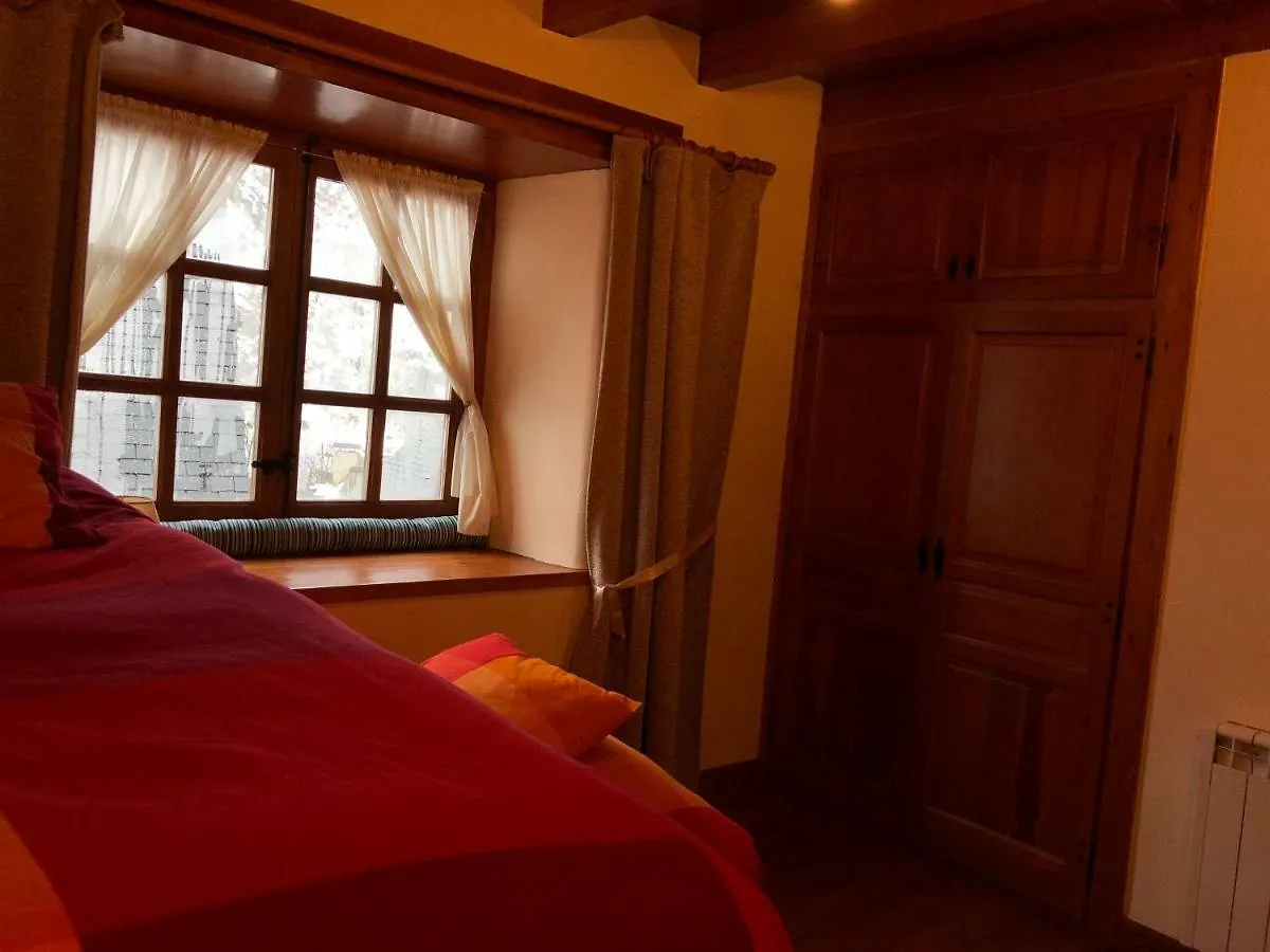 Casa De Piedra Con Encanto En El Bonito Pueblo De Bagergue Hébergement de vacances